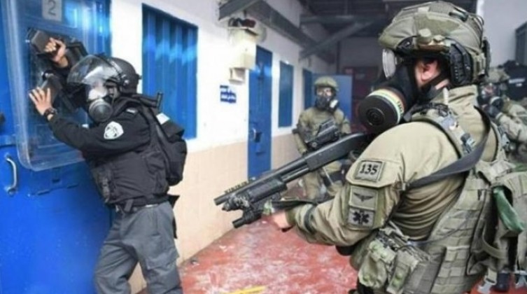 تفاصيل الاعتداء الهمجي الذي تعرض له المعتقل صلاح الدين نزال