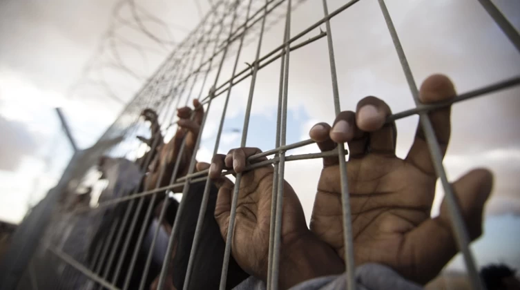 "الشعبية": أكثر من 75 أسيرا يبدؤون إضرابا عن الطعام الأحد المقبل