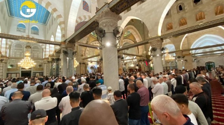 فلسطين: الآلاف يحيون "الفجر العظيم" في المسجد الأقصى ومساجد الضفة الغربية