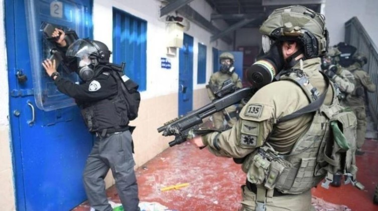 نادي الأسير: الاحتلال يغلق غرف أسرى "الجهاد" في "نفحة"