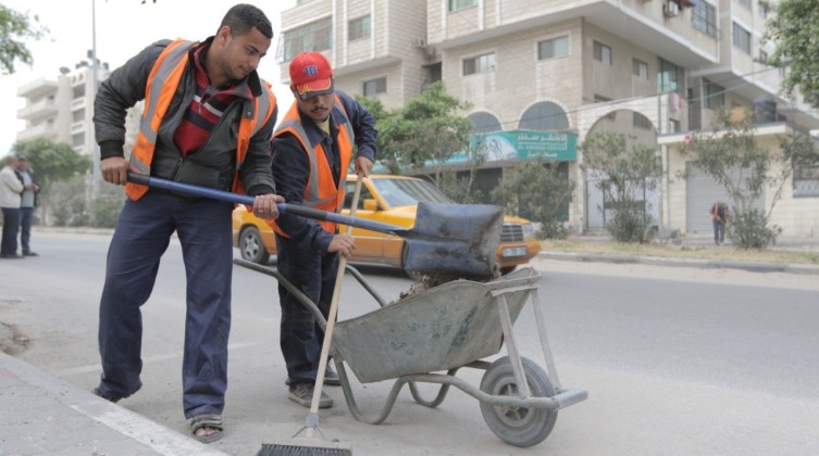 بلدية غزة تصدر بيانًا لموظفيها بشأن الرواتب