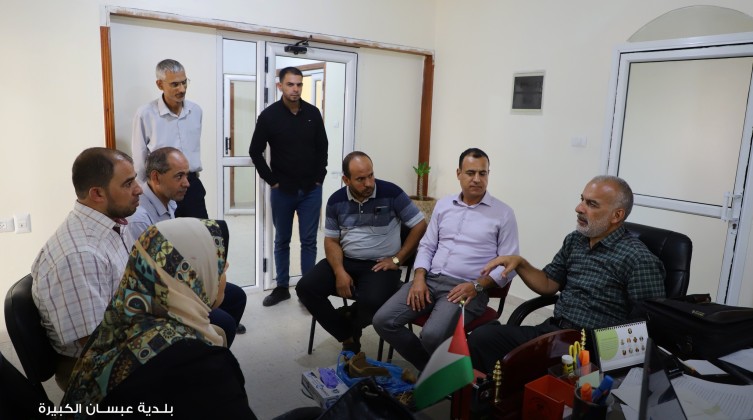 بالصور: بلدية عبسان الكبيرة توضح بخصوص جرة فخارية تم العثور عليها