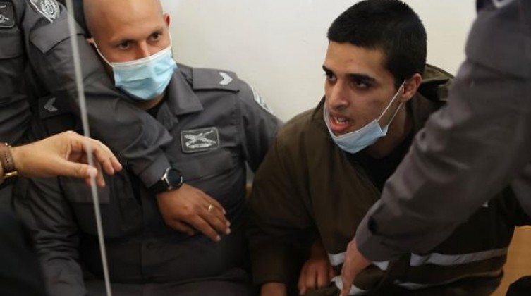 الاحتلال يقرر تمديد العزل الانفرادي للأسير أحمد مناصرة لستة أشهر