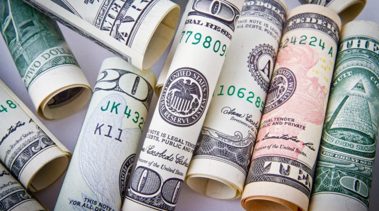 مصر: الدولار يصل إلى مستوى تاريخي لأول مرة