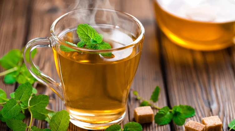 ما الذي يحدث لجسمك  عند  تناول 5 أكواب شاي يومياً