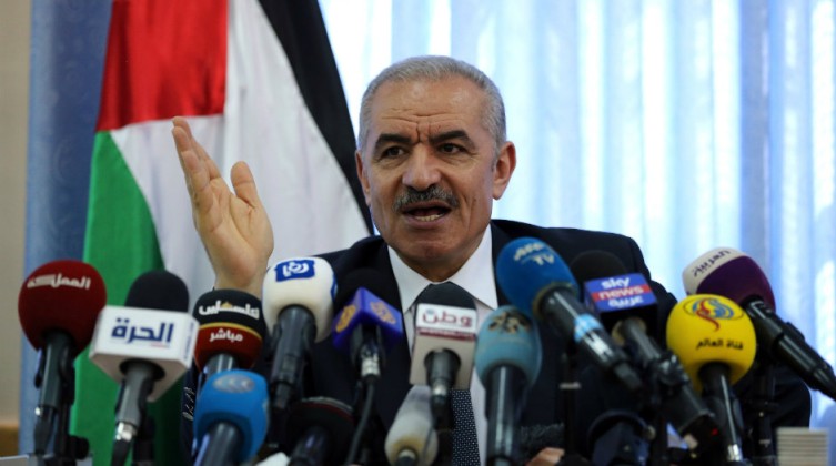 "اشتية" يعلن عن افتتاح 20 مدرسة جديدة في أنحاء فلسطين