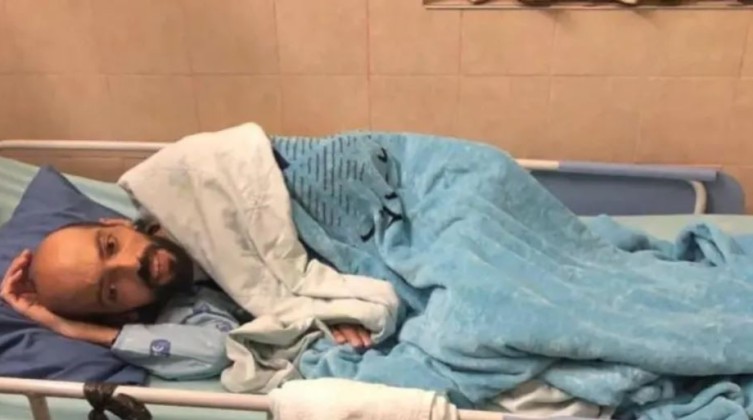 الأسير خليل عواودة يلتقي بوالدته واطفاله