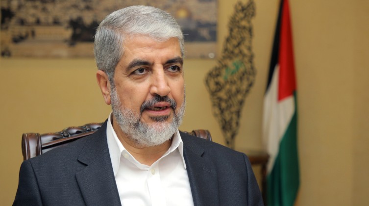 "مشعل" يهاتف عددًا من ذوي شهداء العدوان على قطاع غزة