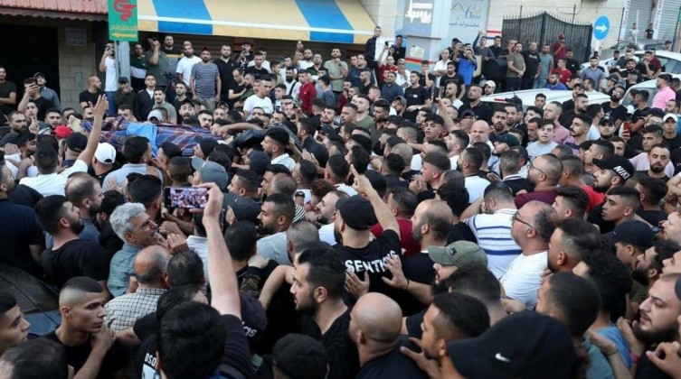 نابلس جماهير غفيرة تُشييع جثمان الشهيد "محمد عرايشي"