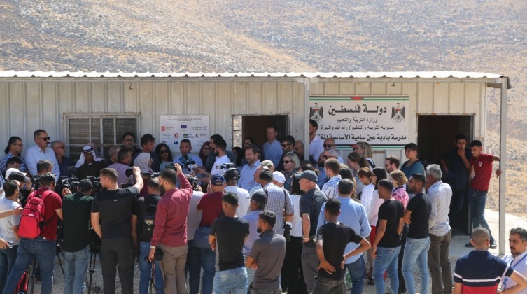 "التربية" ومسؤولون دوليون ينظمون وقفة اسناد لمدرسة عين سامية المهددة بالهدم
