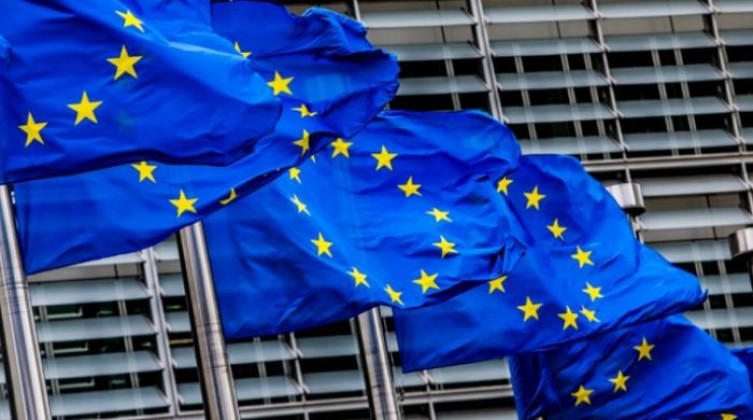 الاتحاد الأوروبي: هناك مخاوف خطيرة بشأن الحالة الصحية للأسير "عواودة"