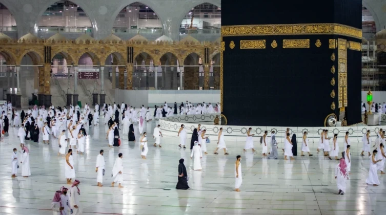 أبو مذكور  يتوقع موعد أول رحلة عمرة لسكان غزة