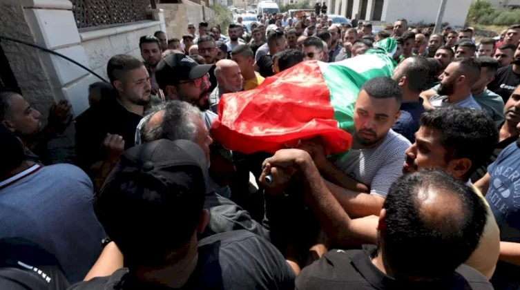 فلسطينيون يشيعون جثمان الشهيد صلاح صوافطة في طوباس