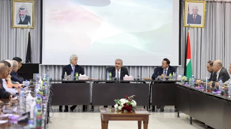 الحكومة الفلسطينية تقرر توظيف 750 معلمًا جديداً