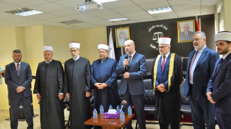 قاضٍ شرعي جديد من قطاع غزة يؤدي القسم القانوني أمام قاضي القضاة