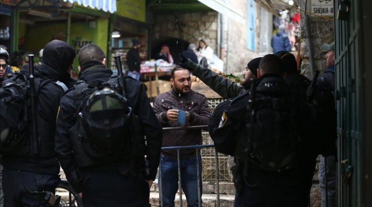 القدس المحتلة: الاحتلال يعرقل وصول المصلين للمسجد الأقصى