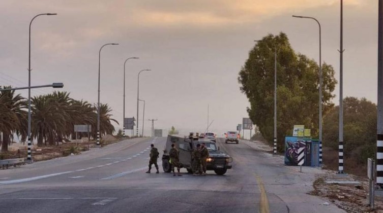 الاحتلال يعيد فتح الطرق في المستوطنات المحاذية لقطاع غزة