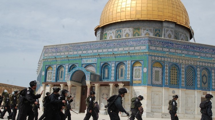 لجنة المتابعة للقوى الوطنية والإسلامية تدين وترفض تدنيس المسجد الأقصى