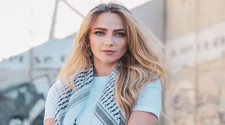 الموت يُفجع الفنانة الفلسطينية دلال أبو آمنة