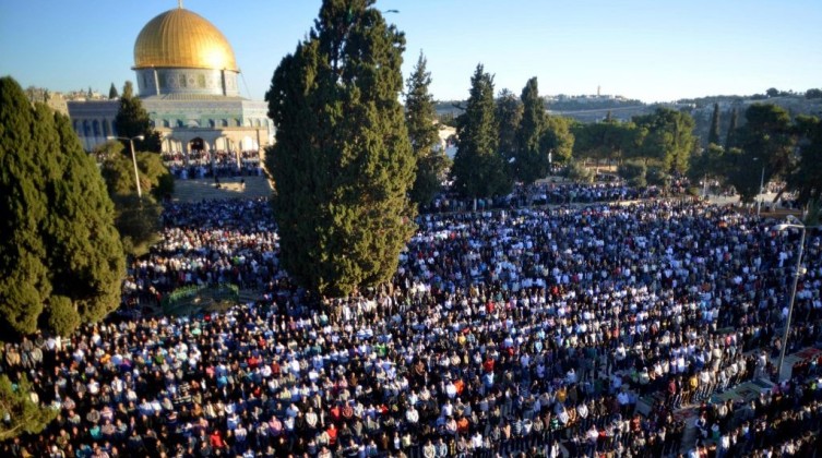 50 ألف مصل أدوا صلاة الجمعة في الأقصى