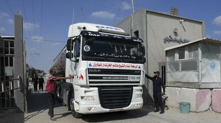 في غزة.. فتح المعابر يُغلق الأزمات ويثبت الهدوء