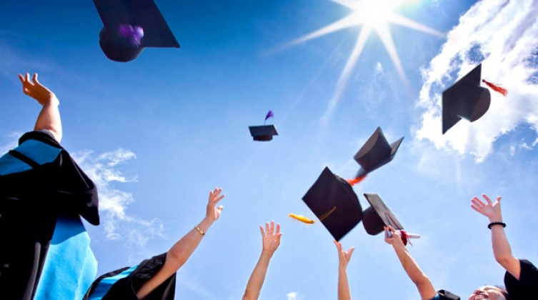 تونس تقرر زيادة عدد المنح الدراسية المخصصة للطلبة الفلسطينيين