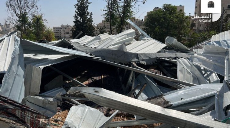 بالفيديو والصور: الاحتلال يهدم قاعة أفراح في العيسوية ويعتقل ثلاثة مواطنين