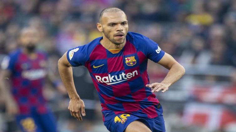 برشلونة يخطط للانتقام من مهاجمه