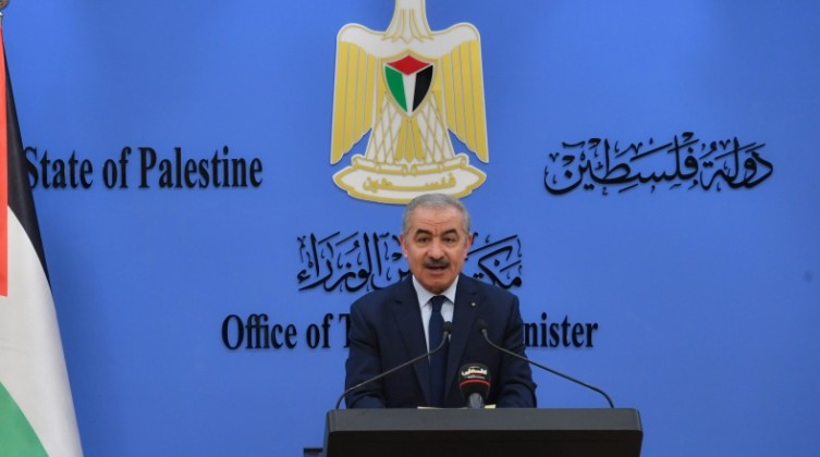 اشتية: الرئيس عباس يواصل اتصالاته للوقف الفوري للحرب