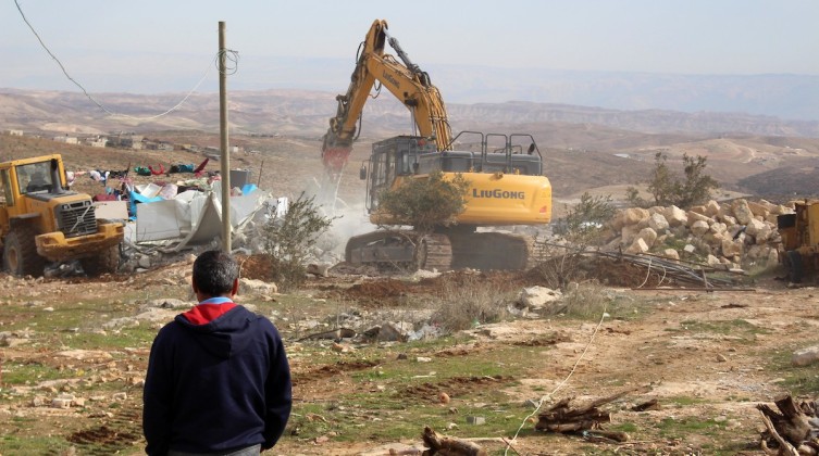 قوات الاحتلال تهدم خيام عائلة "الدبسان" في النقب