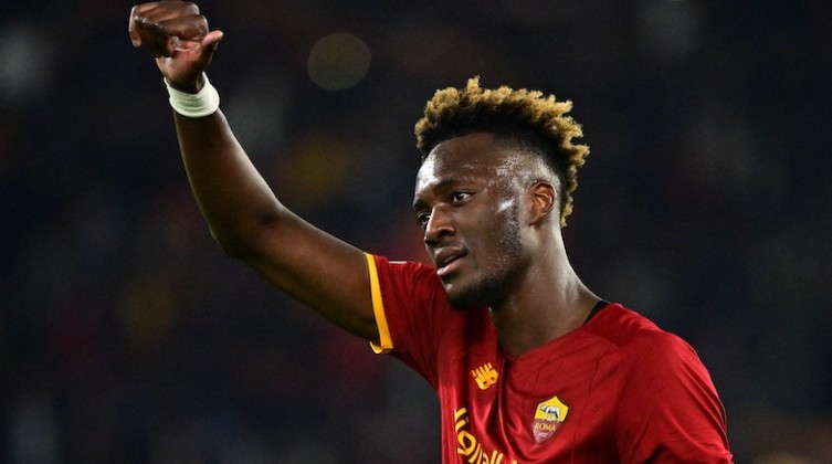 مانشستر يونايتد يسعى لضم مهاجم روما الإيطالي