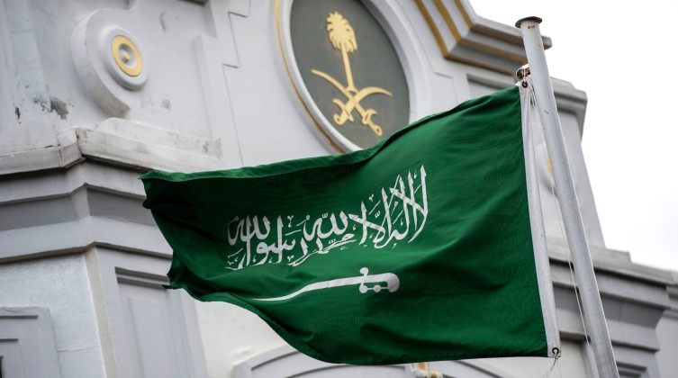 "السعودية" تطالب بحل عادل وشامل للقضية الفلسطينية