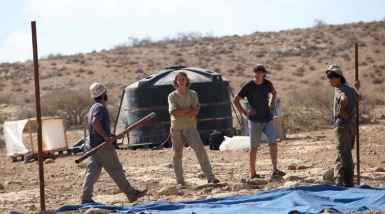 إصابة شاب فلسطيني نتيجة اعتداء للمستوطنين جنوب الخليل