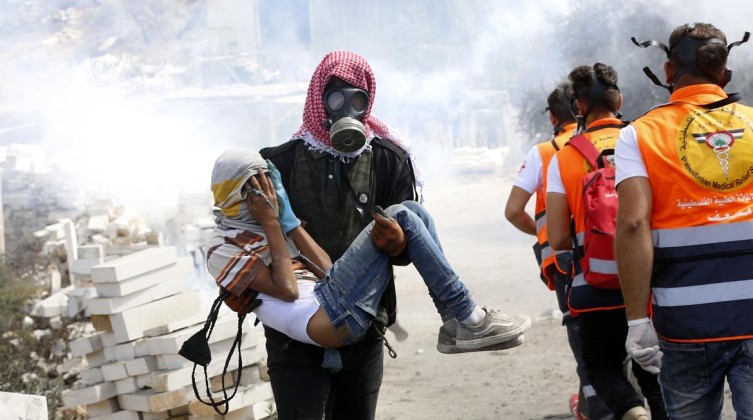 الضفة المحتلة: إصابة فلسطيني بالاختناق خلال اقتحام رام الله