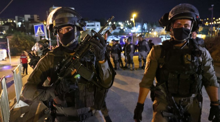 قناة عبرية تنشر تفاصيل جديدة حول تسلل فلسطيني أمس لتنفيذ عملية بتل أبيب