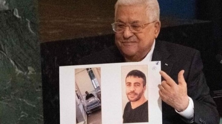 الاسير ناصر أبو حميد يوجه رسالة الى الرئيس عباس