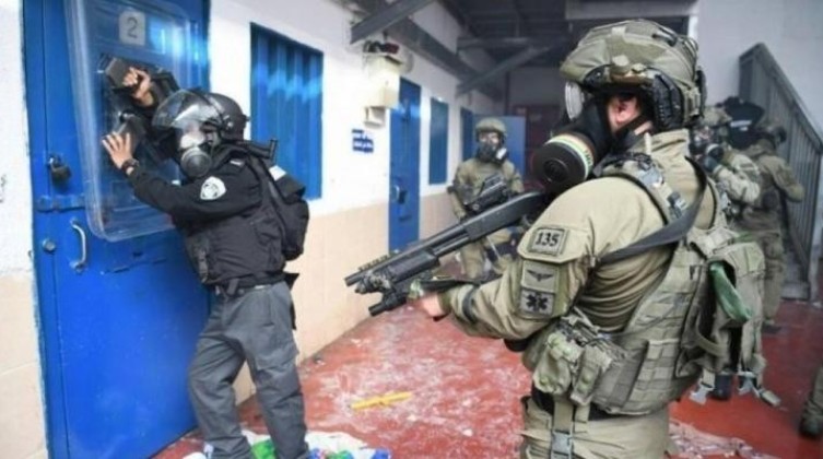 توتر في سجن "ريمون " إثر اعتداء إدارة السجون على أسير