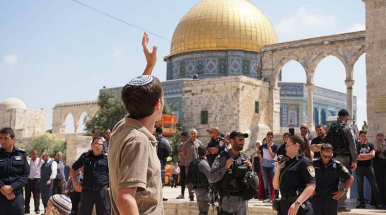 القدس المحتلة: المرابطة "خويص" تتحدث عن الوضع بالأقصى خلال "طوفان الاقتحامات"
