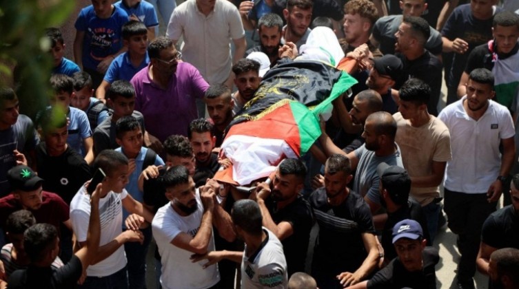 بالصور: تشييع جثمان الشهيد طاهر زكارنة في قباطية