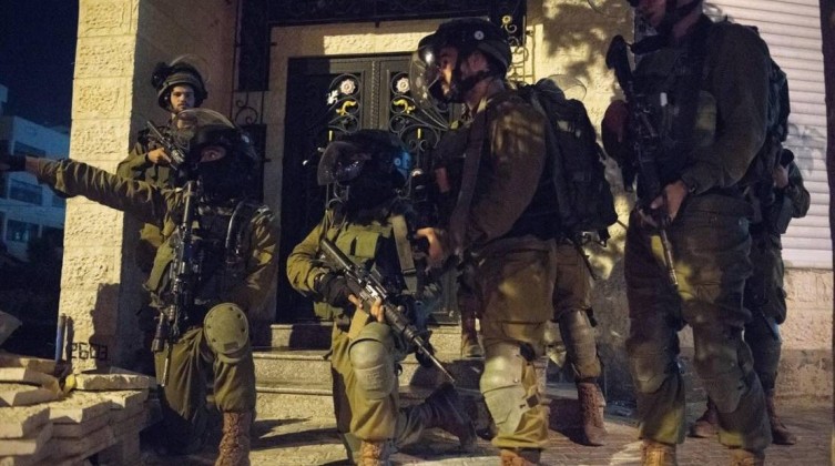 الاحتلال يعتقل شابين من باب حطة في القدس المحتلة