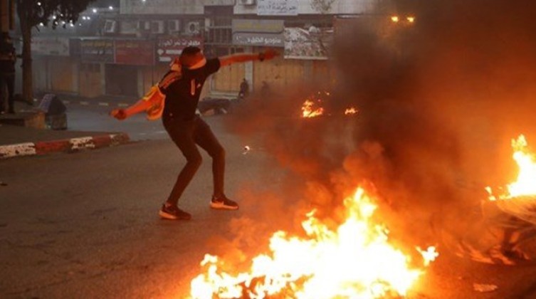 الضفة المحتلة: عمليتا إطلاق نار واستهداف لمركبات المستوطنين