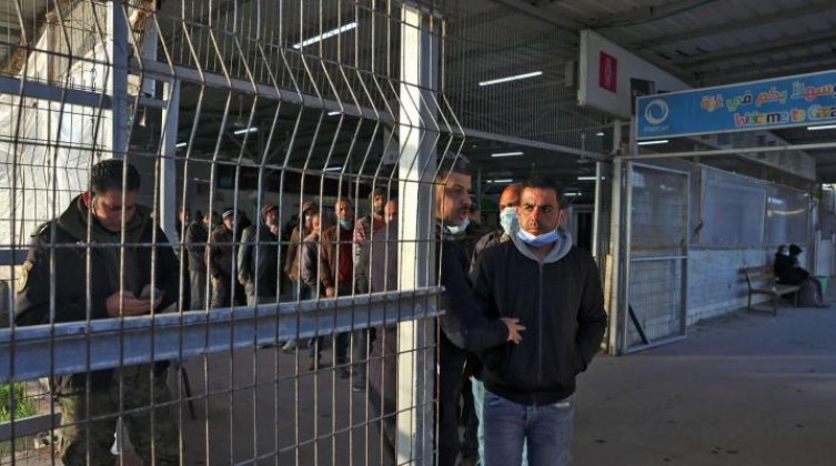 نقابات العمال تكشف حجم خسائر عمال غزة بسبب إغلاق معبر "إيرز"