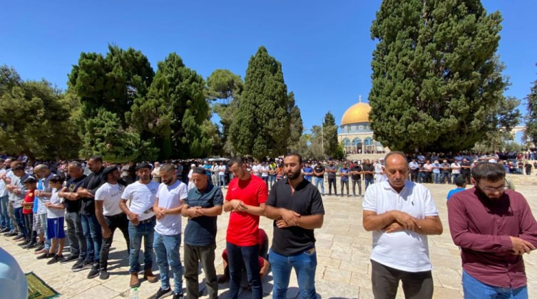 60 ألف مصلٍ أدوا صلاة الجمعة المسجد الأقصى
