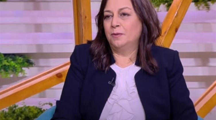 بالفيديو: ناهد رشدي تبكي على الهواء وتوجه رسالة قاسية جدًا للفنانين