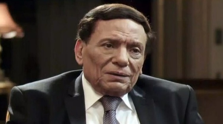 بالفيديو: إعلامي مصري يكشف تفاصيل الحالة الصحية للفنان عادل إمام