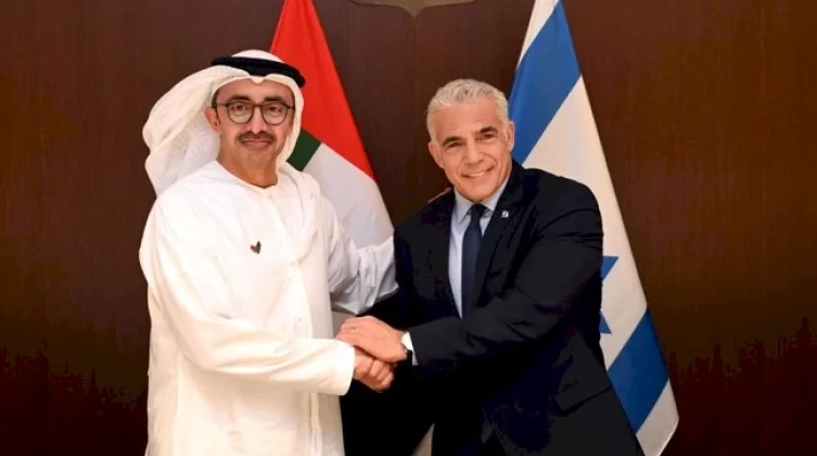 إسرائيل تُهدي بن زايد أسفاراً من التوراة