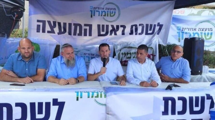 احتجاجات إسرائيلية على زيادة حصة العمال الفلسطينيين أمام منزل غانتس