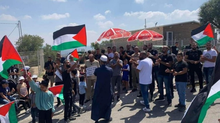قوات الاحتلال تعتقل محررًا وتبعد عضوًا بإقليم فتح عن القدس
