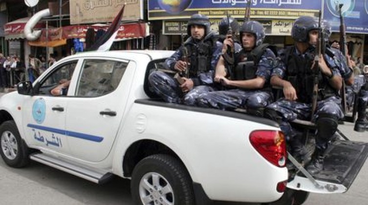 الشرطة تقبض على 9 أشخاص بتهمة الاعتداء على الاملاك العامة في نابلس