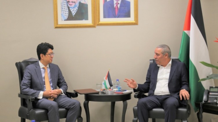 الشيخ يستقبل ممثل جمهورية كوريا الجنوبية لدى فلسطين.. ماذا بحثا؟